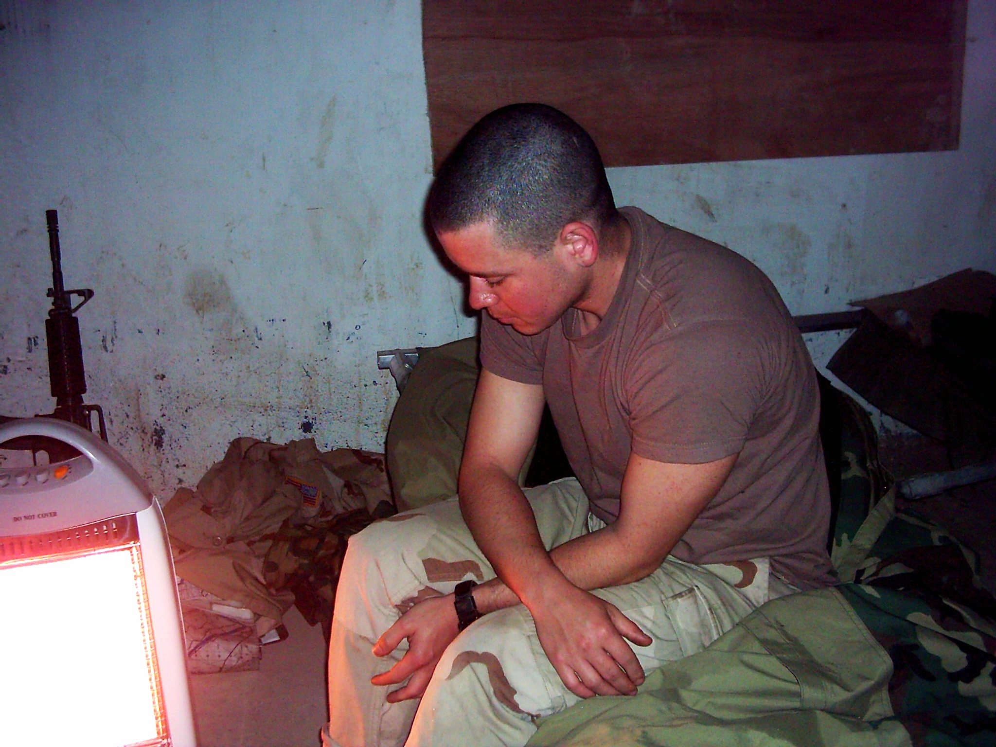 JeffinhisroomIraqJan2004.jpg